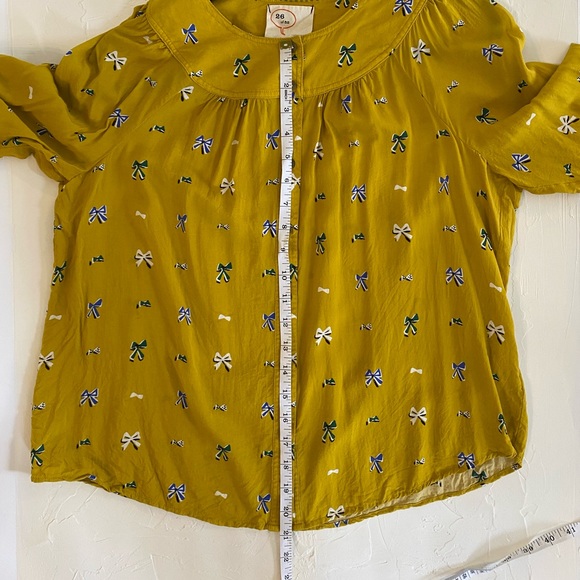 Anthropologie Mustard Yellow Bow Print Button Top - Picture 8 of 9